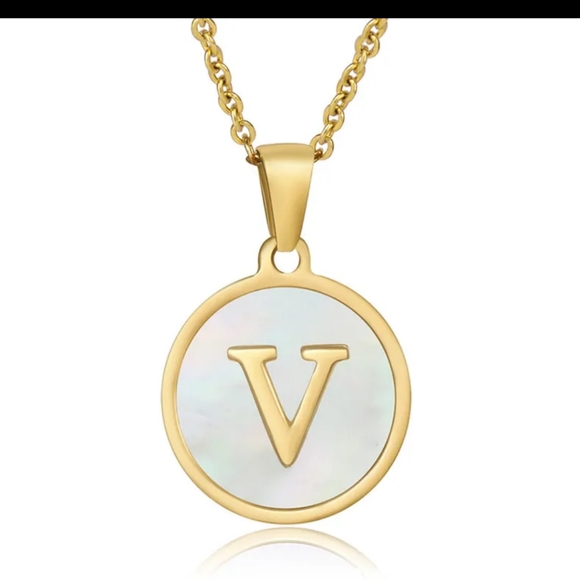 New gold plated stainless steel shell initial necklace - Picture 7 of 16